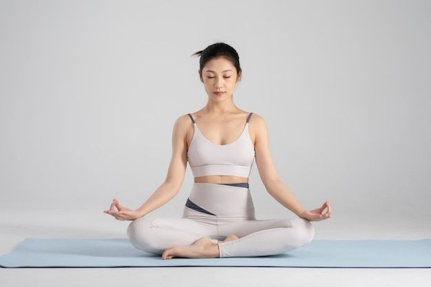 Bộ đồ yoga màu nude nhẹ nhàng Bộ đồ yoga màu nude nhẹ nhàng